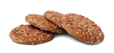 Beyaz arka planda izole edilmiş ayçiçeği ve keten tohumlu birkaç yulaf keki. Sağlıklı gıda kavramı.