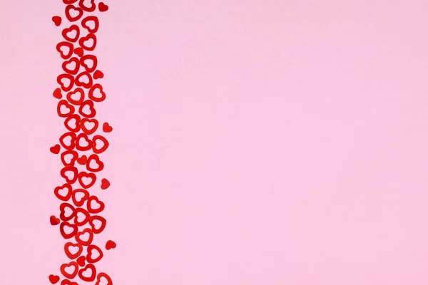 분홍색 배경에는 모양의 줄무늬가 수직으로 그려져 공간이 있습니다 발렌타인데이의 — 스톡 사진