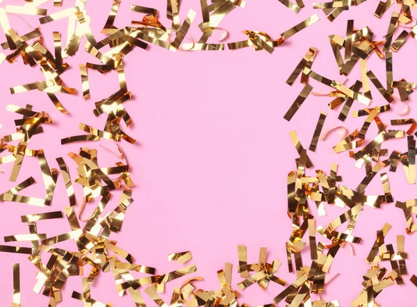 ピンクのフレームの形でパーティーゴールドのコンフェッティと空のスペースでお祝いの背景 トップ表示 — ストック写真