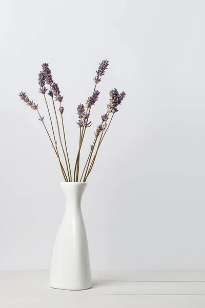 Dried Lavender Flowers White Vase Wooden Surface Light Background Interior — Stock Photo, Image