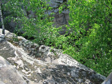 Buky kanyonunda akan bir nehir, Buki köyü, Ukrayna.