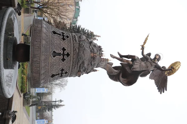 Brunnen Mit Einer Skulptur Des Erzengels Michael Kiew Ukraine — Stockfoto