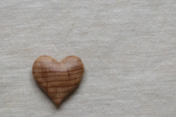 Día San Valentín Corazón Madera Sobre Fondo Tela Ligera — Foto de Stock