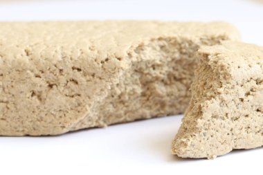 Hafif arkaplanda nefis ve tatlı bir halva.