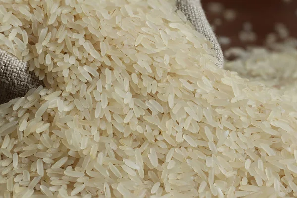 Arroz Oblongo Pulido Primer Grado Una Bolsa Lino Arroz Dispersa — Foto de Stock