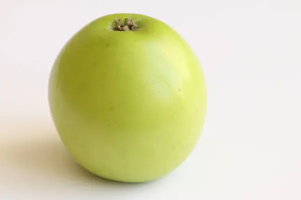 Maçã Verde Selvagem Fundo Leve Maçã Uma Fruta Maçã Suculenta — Fotografia de Stock