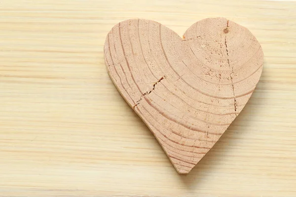 Holzherzen Auf Hellem Hintergrund Holzherzen Aus Holz Geschnitzt Hintergrund Aus — Stockfoto