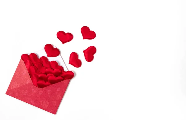 Amor Fondo San Valentín Con Sobre Corazones Rojos Concepto Carta —  Fotos de Stock