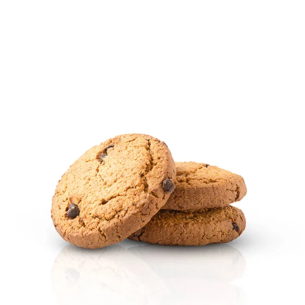 Cookies aux pépites de chocolat isolés sur fond blanc. — Photo