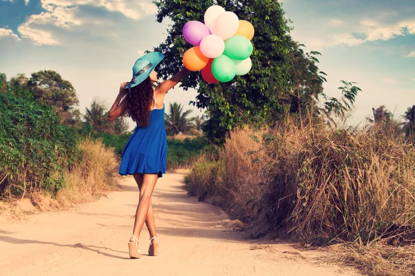 La chica con globos. Estilo vintage —  Fotos de Stock