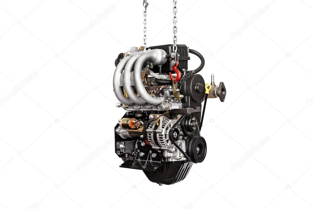 Engine suspended by a chain