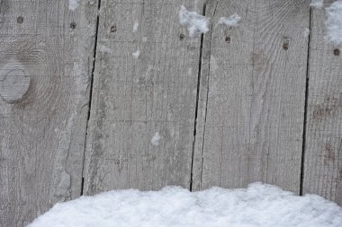 Karlı eski ahşap arka plan. Kapat..
