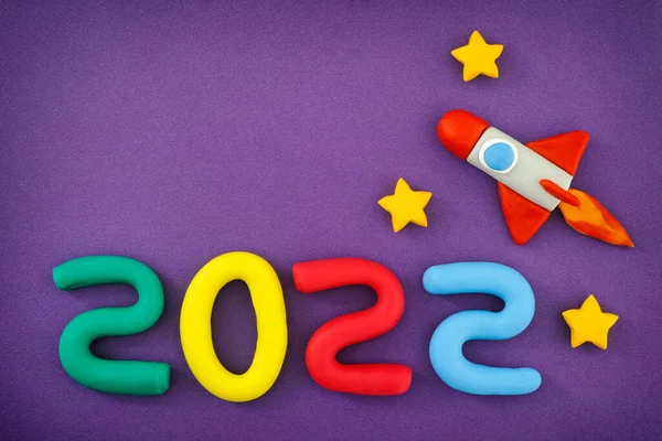 2022年新年 宇宙ロケットと数字は粘土 プラスチック で作られています — ストック写真