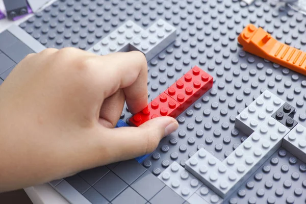 Tambov Rusya Federasyonu Haziran 2021 Lego Seti Inşa Eden Bir — Stok fotoğraf