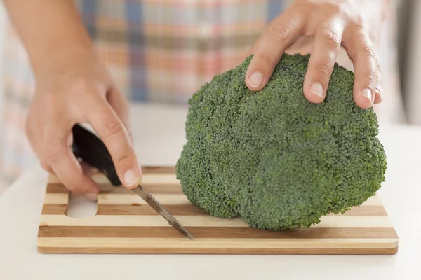 Broccoli in keuken — Stockfoto