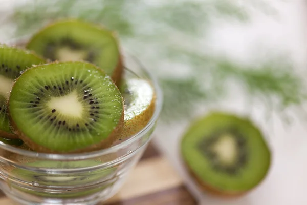 Kiwi slices in a bowl — Stock Photo, Image