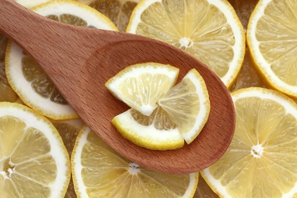 Lemon slices in a wooden spoon — Stock Photo, Image