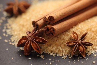 baharat ve kahverengi şeker