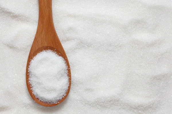 Sucre dans une cuillère en bois — Photo