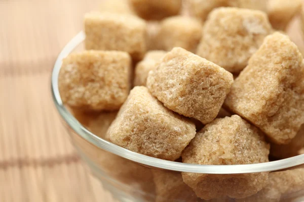 Brown cane sugar in a glass bowl — Stock Photo, Image