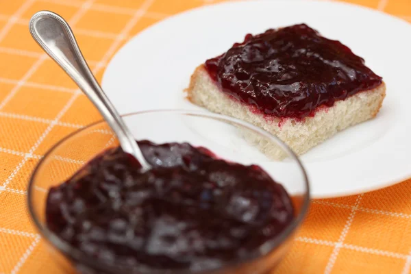 Slice of bread with cherry jam — Stock Photo, Image