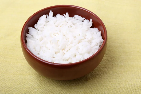 煮熟的长在碗里的米饭 — 图库照片