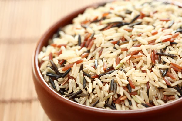 Reis in Schüssel gemischt — Stockfoto