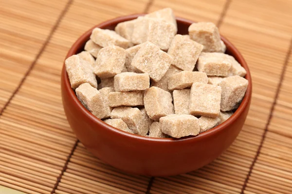 Cubos de azúcar en tazón — Foto de Stock