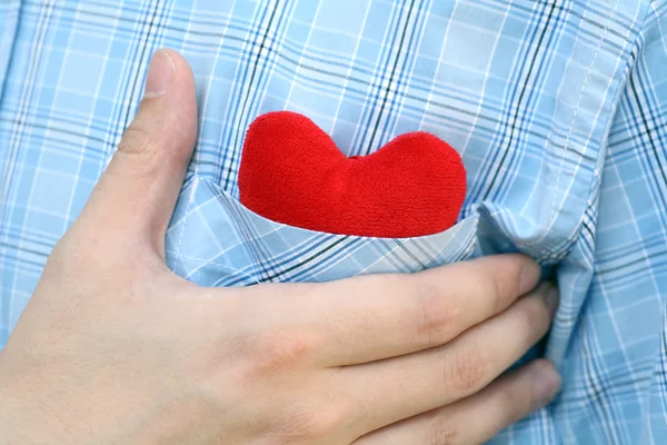 Cuore in tasca di camicia — Foto Stock