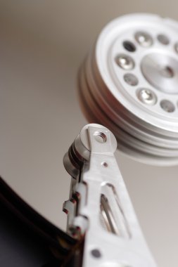 İçinde sabit disk sürücü