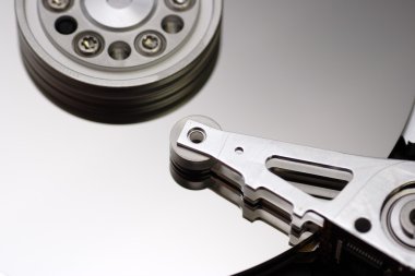 İçinde sabit disk sürücü