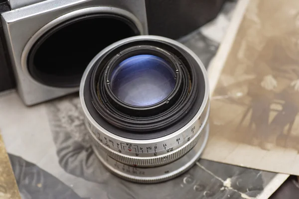 Vintage camera en de lens — Stockfoto