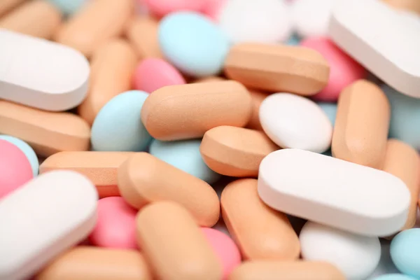 Разноцветные таблетки — стоковое фото