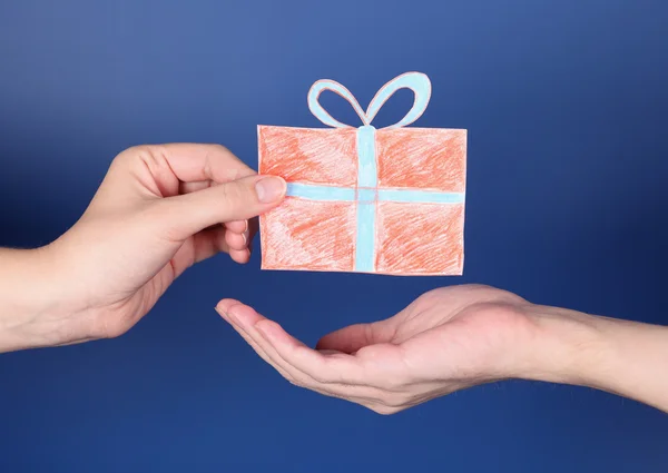 Giving a gift — Stock Photo, Image