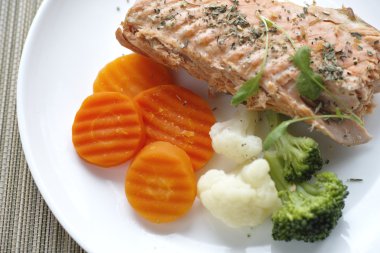 sebze ile Somon fileto