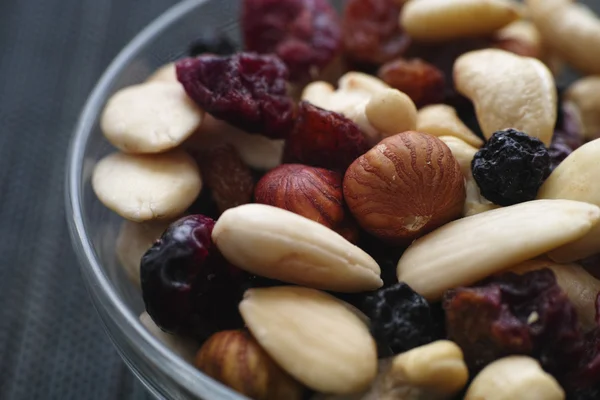 Trockene Nüsse und Beeren mischen — Stockfoto