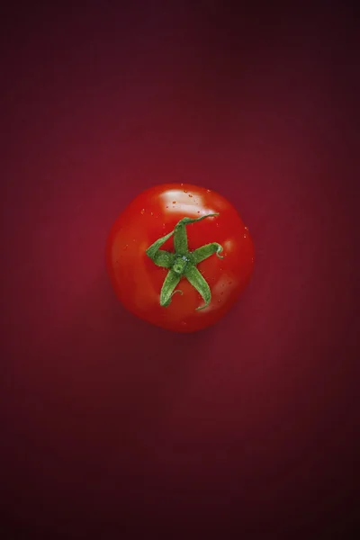 Fresh organic tomato — Stock Photo, Image