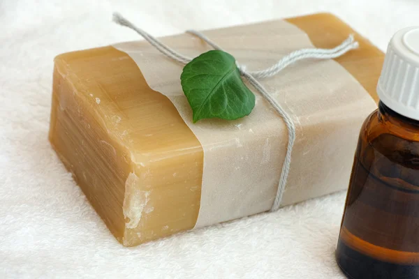 Bar mýdlo Eco a základní aroma olej — Stock fotografie