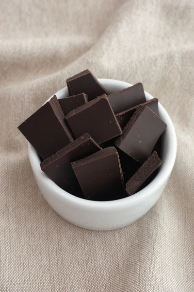 Broken dark chocolate in a bowl — Stock Photo, Image