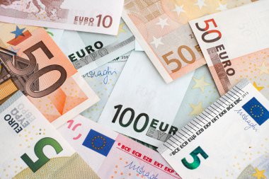 euro banknot yığını