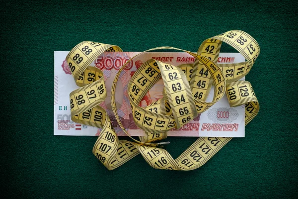 Measuring tape over five thousand rubles banknote — Stock Photo, Image