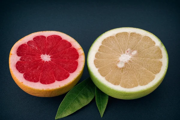 Red and white grapefruits — Stock Photo, Image