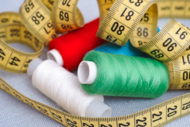 iş parçacığı bobinler ve şerit metre