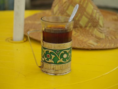 çay, bardak, bardak tutacağı, sarı, şapka