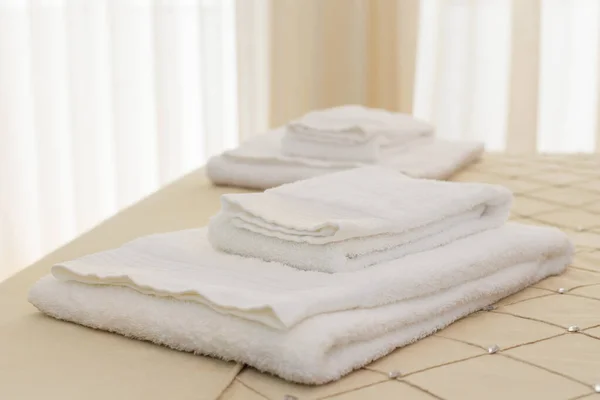 Bed Fresh Towels — Stock Photo, Image