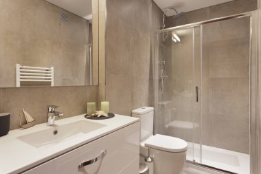 Kahverengi Döşemeli Modern Banyo