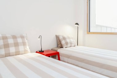 Çift yataklı Parlak ve Taze Yatak Odası