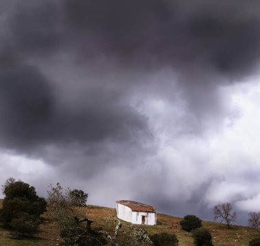 Kuzey Portekiz 'de ücra bir köyde küçük bir ev. Macedo de Cavaleiros, Porto