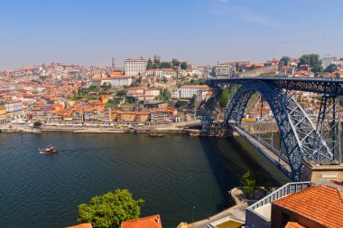 15 Mayıs 2012: Douro Nehri üzerindeki Ponte Luis Köprüsü Panoraması. Porto, Portekiz