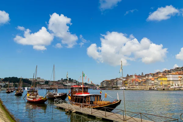 Річка Доро Традиційні Човни Винними Бочками Порту Португалія — стокове фото